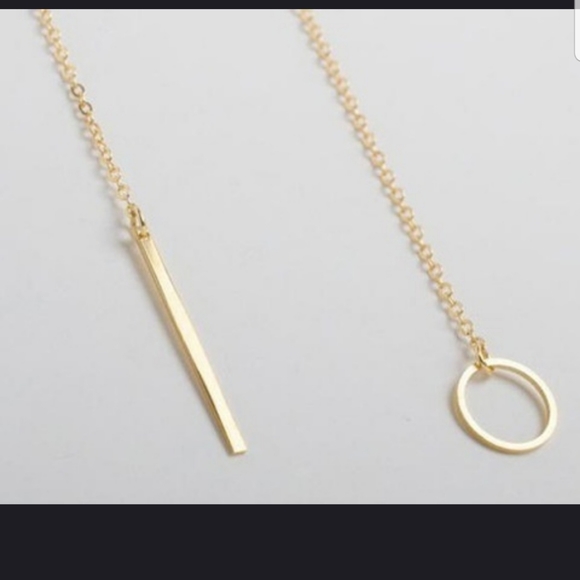 Super Pretty Bar and Circle necklace in GOLD - Picture 2 of 6